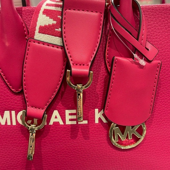 MICHAEL KORS
Mirella Small Pebbled Leather Crossbody Bag Tote 
Electric Pink
NWT - Picture 11 of 16